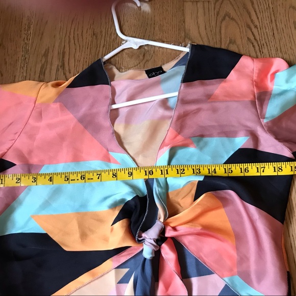 Funky disco vibe tie front crop top. EUC - Picture 6 of 9